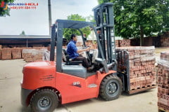 Xe Nâng Gạch Tuynel 2.5 Tấn