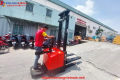 Xe Nâng Tại Sân Bay Tân Sơn Nhất