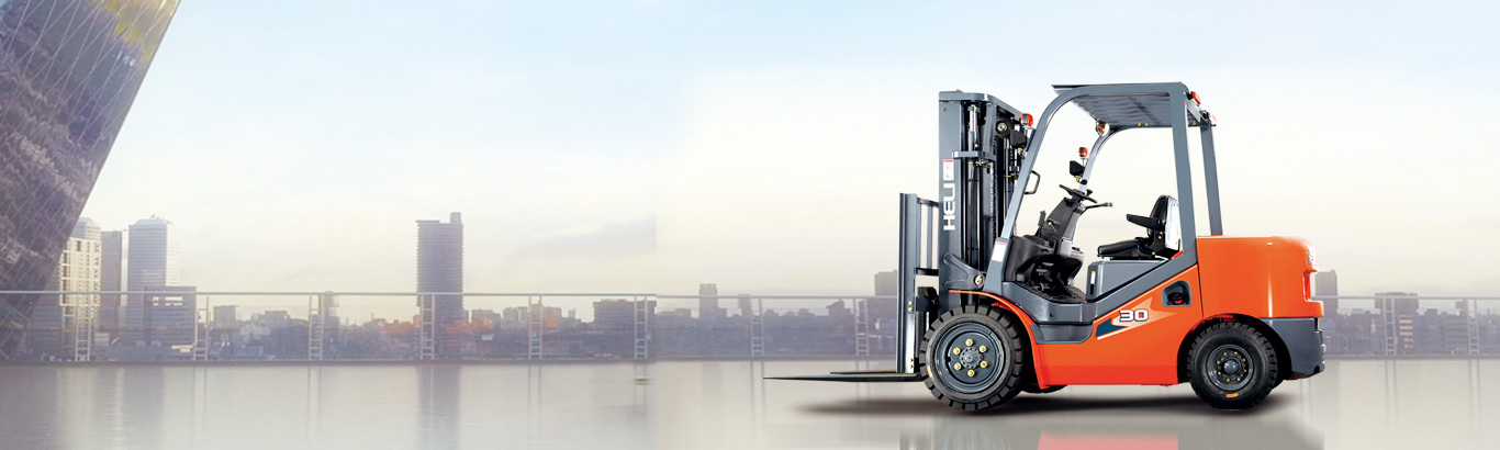 Xe nâng động cơ