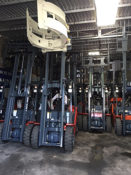 Xe nâng hàng kẹp cuộn hiệu heli tịa Bình Dương