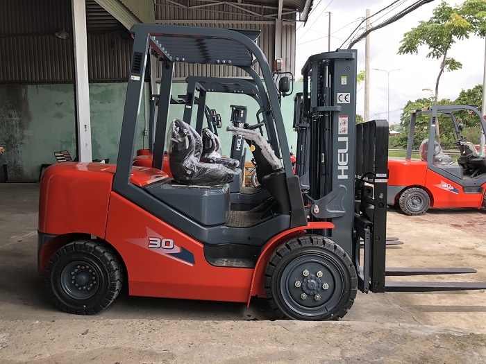 vay vốn mua xe nâng Xe nâng chạy dầu Heli 3 tấn