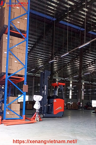 xe nâng điện reach truck tại dĩ an bình dương