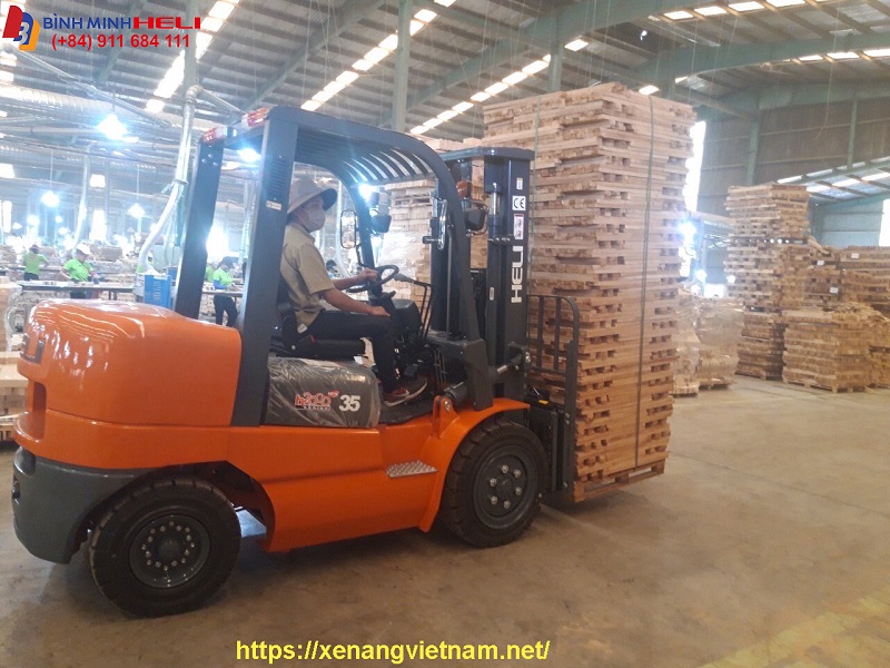 xe nâng dầu 3 tấn tại bến cát bình dương