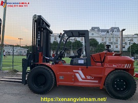 xe nâng 12 tấn chạy dầu của heli