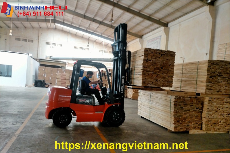 Xe Nâng Gỗ 3 Tấn Tại Bình Dương