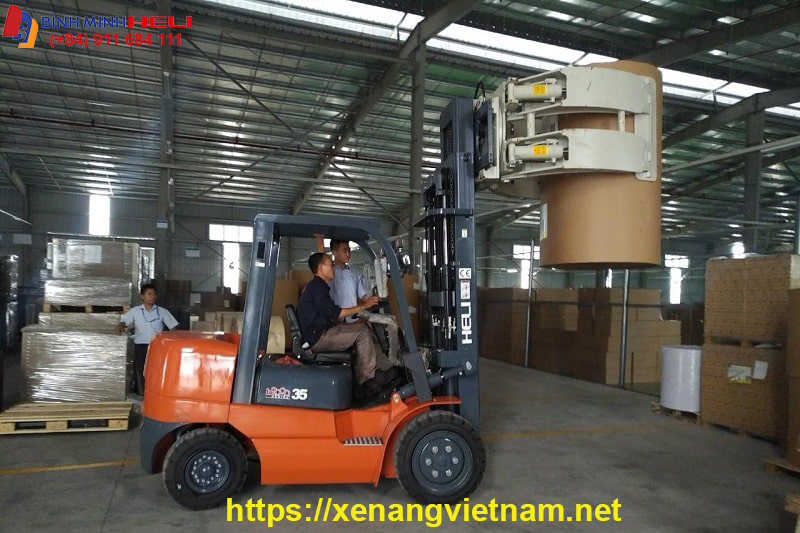 Xe Nâng Kẹp Cuộn Giấy 3 Tấn