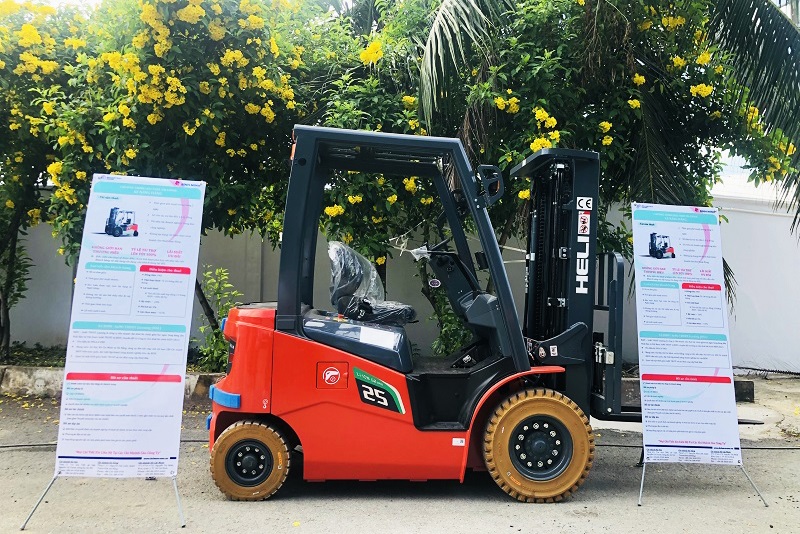 Mua Xe Nâng Điện 1.5 Tấn Trả Góp 