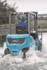 Khả năng lội nước 20cm của Xe Nâng Điện HELI