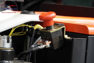 Hệ Thống An Toàn Trên Xe Nâng Điện Stacker Chân rộng