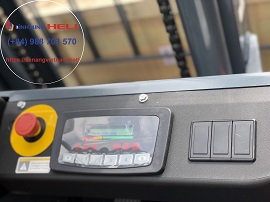 Màn hình điều khiển trên xe nâng điện 3 tấn pin lithium