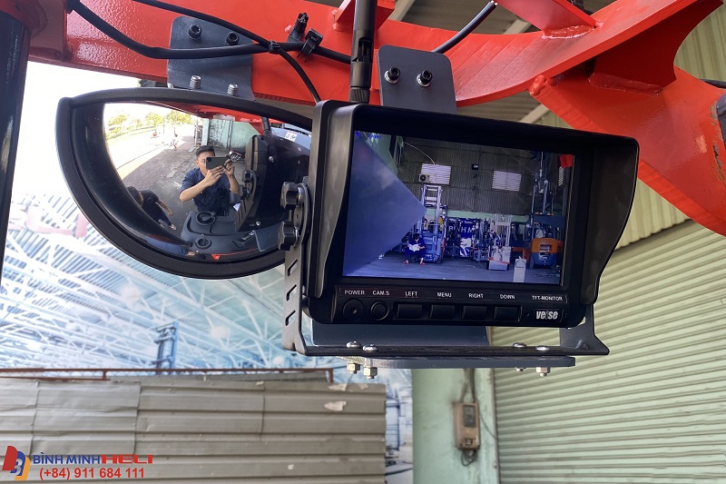 trang bị thêm camera nâng xe nâng điện đứng lái 1.5 tấn