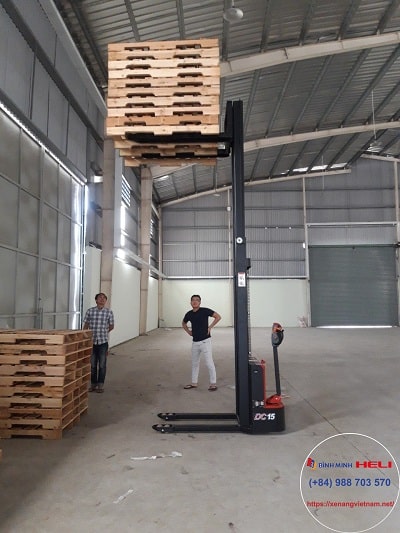 xe nâng điện đứng lái 1 tấn thử tải pallet