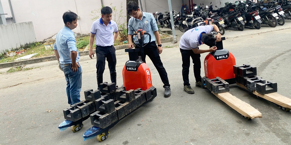 Xe Nâng Tay 2 Tấn Lắp Cân Điện Tử