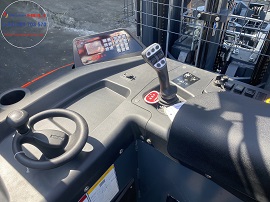 Khoang lái xe nâng điện đứng lái kệ đôi double deep