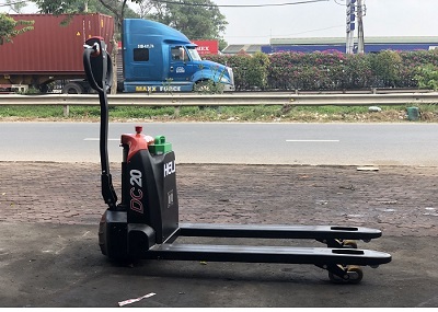 xe nâng tay điện 2 tấn