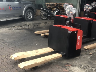 Xe Nâng Tay 3 Tấn