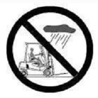 không vận hành xe nâng ngoài trời khi mưa