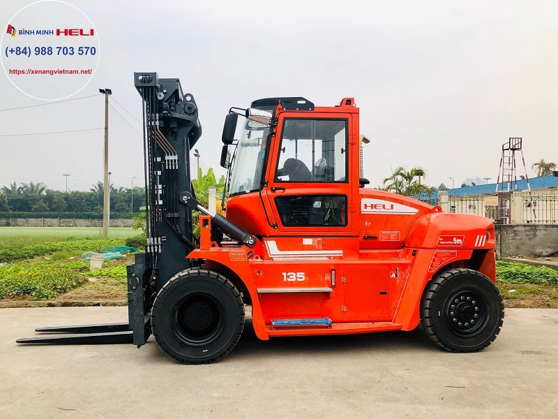 xe nâng heli 13.5 tấn chạy dầu