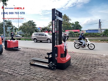 Xe nâng đứng lái háng rộng CDD16J-K Xe nâng đứng lái háng rộng CDD16J-K