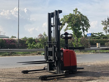 Xe nâng đứng lái càng rộng nâng pallet 2 mặt CTD16-D920 Xe nâng đứng lái càng rộng nâng pallet 2 mặt CTD16-D920