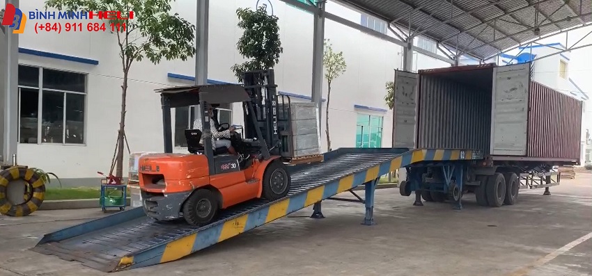 cầu dẫn lên container cầu dẫn xe nâng lên container