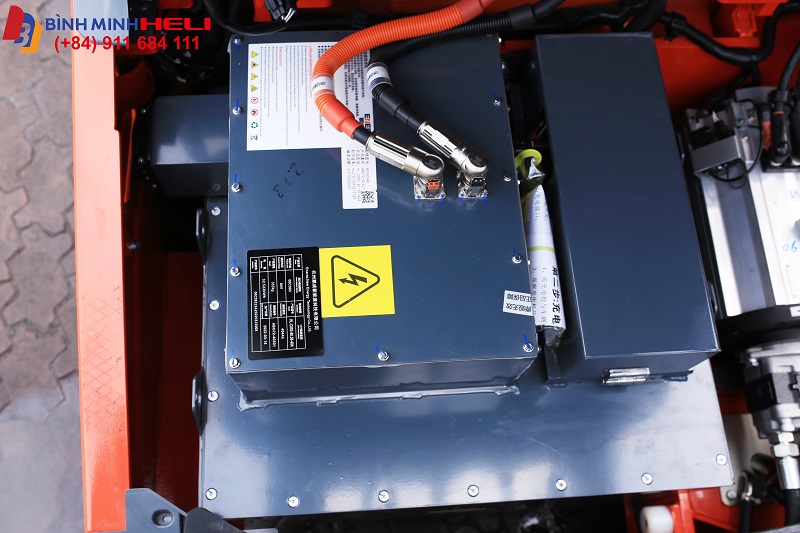 bình ắc quy lithium-ion trên xe nâng điện 3 tấn