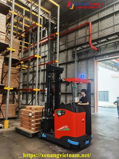 bàn giao xe nâng điện đứng lái 1.8 tấn