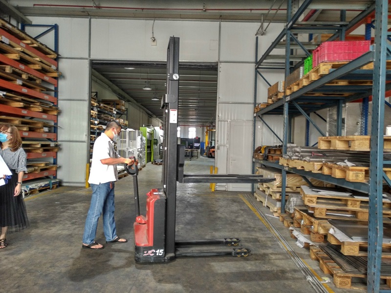 Xe Nâng Tay Cao 1.5 Tấn