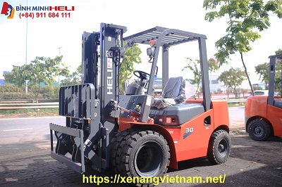 xe-nang-dau-2.5-tan-lap-gat-gu