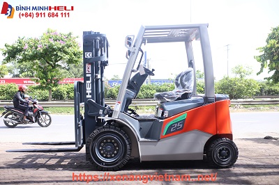xe nâng điện ắc quy lithium 2-2.5 tấn