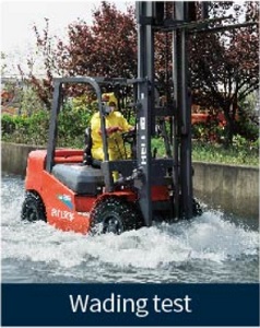 test khả năng lội nước của xe nâng điện lithium 3.5 tấn