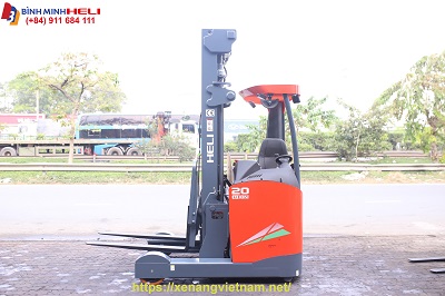 xe nâng reach truck 9 mét