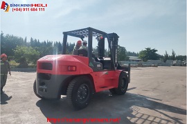 xe nâng heli 8.5 tấ tại nhà máy đá phú tài