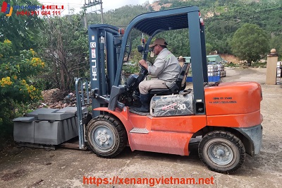 bàn giao xe nâng dầu 3 tấn tại bình định
