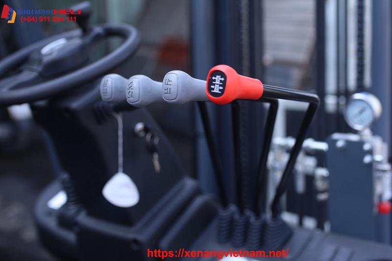 tay điều khiển xe nâng kẹp vuông