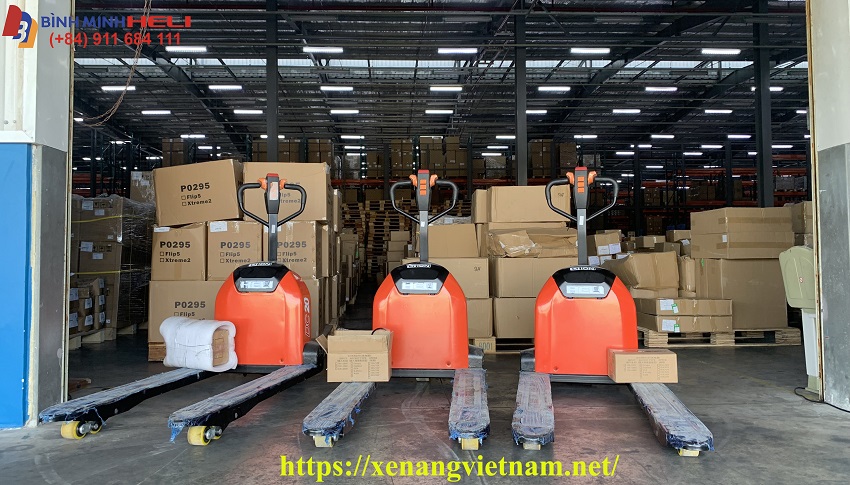 xe-nang-tay-dien-2-tan-logistic