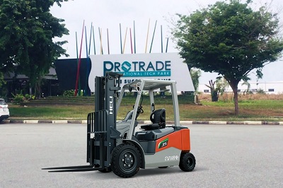 xe-nang-dien-tai-kcn-protrade