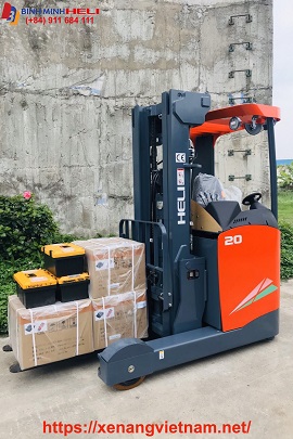xe-nang-dien-dung-lai-1.5-tan-reach-truck