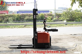xe nâng điện đứng lái