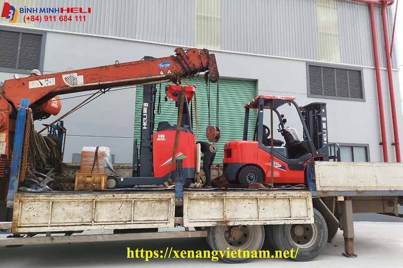 bàn giao xe nâng Heli tại kcn đất cuôc bàn giao xe nâng Heli tại kcn đất cuôc