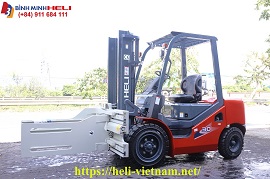 xe nâng kẹp vuông