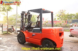 Xe nâng dầu 5 tấn tại kcn mỹ phước 3