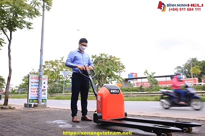 xe nâng tay điện 2 tấn tại kcn mỹ phước 2