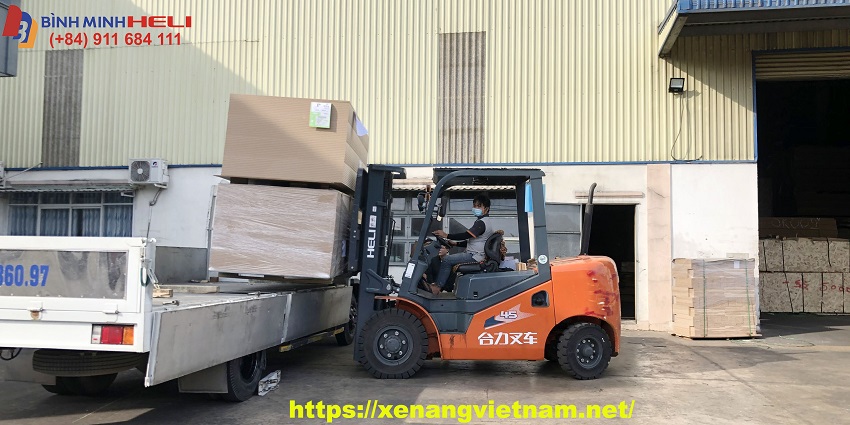 xe nâng dầu 5 tấn heli nâng 2 kiện ván ép pdf tại KCN Nam Tân Uyên