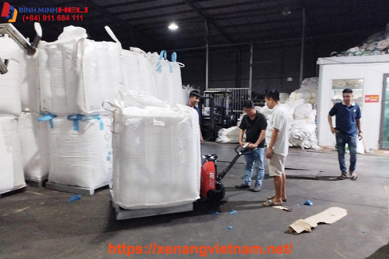 xe nâng tay điện 2 tấn tại kcn quốc tế protrade