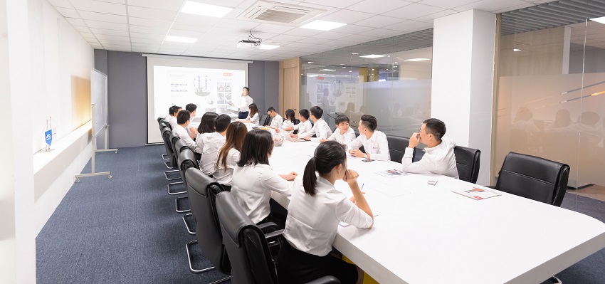 xe nâng bình minh tại thị xã bến cát