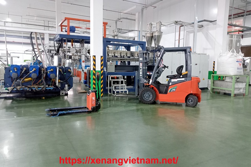 Xe nâng điện lithium 2.5 tấn tại kcn an tây