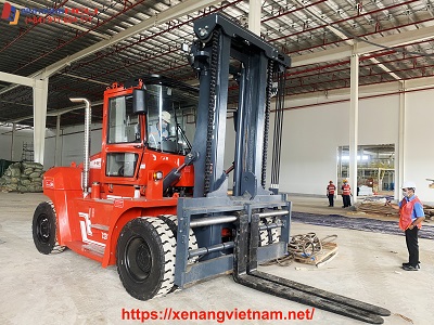 xe nâng 13.5 tấn xe nâng 13.5 tấn