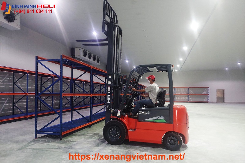 cho thuê xe nâng điện kho lạnh 2.5 tấn tại kiên giang cho thuê xe nâng điện kho lạnh 2.5 tấn tại kiên giang