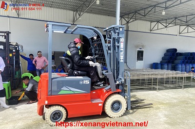xe nâng điện ngồi lái kho lạnh 1.5 tấn